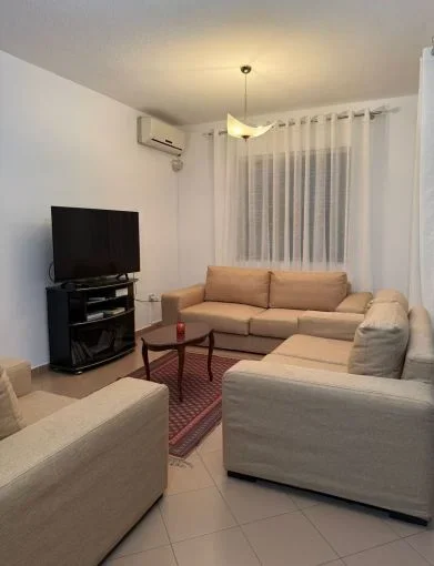 Tirane, jepet me qera apartament 2+1+Aneks+Ballkon Kati 7, 83 m² 700 € (ish blloku)