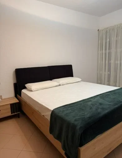 Tirane, jepet me qera apartament 2+1+Aneks+Ballkon Kati 7, 85 m² 1.000 € (stadiumi dinamo , sheshi willson)