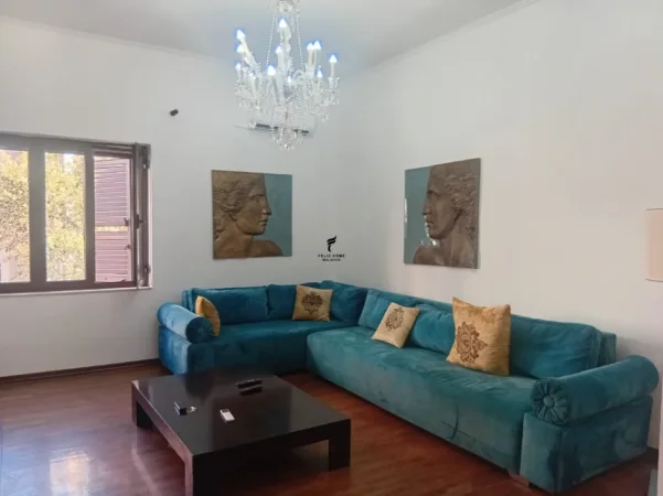 Tirane, jepet me qera apartament 2+1 Kati 3, 80 m² 1.500 € (QENDER)