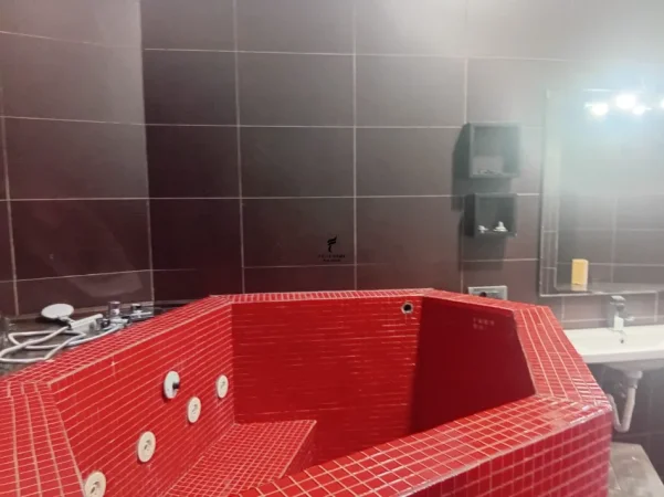 Tirane, jepet me qera apartament 2+1 Kati 3, 80 m² 1.500 € (QENDER)