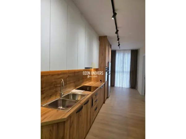 Tirane, jepet me qera apartament 2+1+Ballkon Kati 4, 103 m² 650 € (Bulevardi i Ri, Astir)