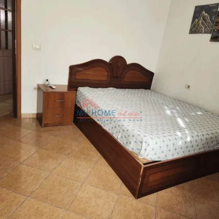 Tirane, jepet me qera shtepi 2+1+Ballkon Kati 1, 120 m² 550 € (Ali Demi)