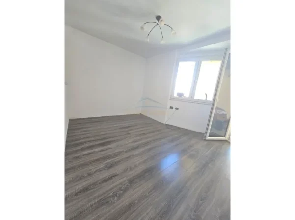 Tirane, shitet apartament 2+1 Kati 6, 89 m² (Fusha e Aviacionit)