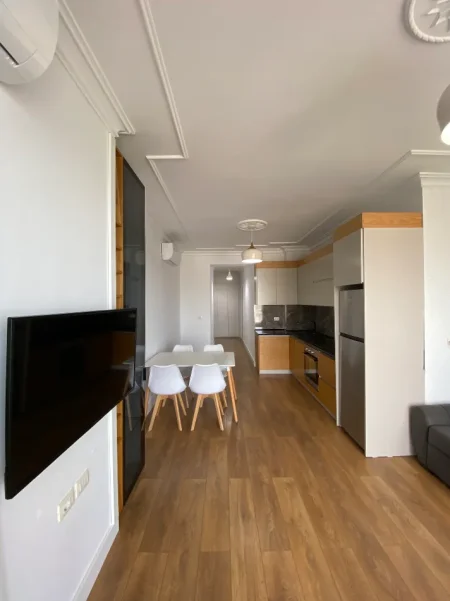 Vlorë | Uji i Ftohtë. Jepet me qira afatgjatë, apartament 1+1 me pamje nga deti.