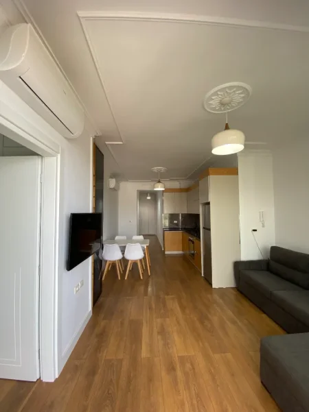 Vlorë | Uji i Ftohtë. Jepet me qira afatgjatë, apartament 1+1 me pamje nga deti.