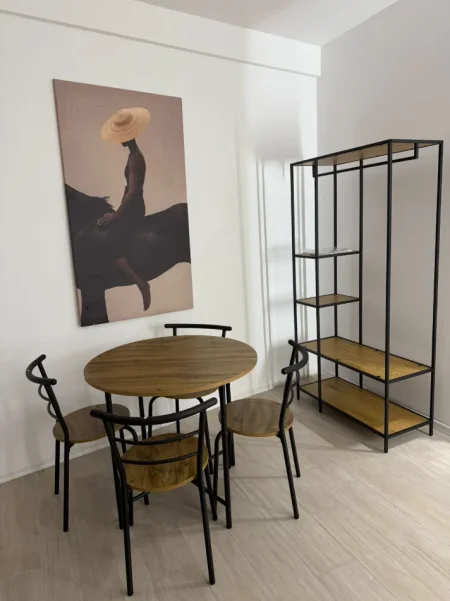 Tirane, jepet me qera Garsioner, Kati 6, 40 m² 400 € (Pranë Concord Center, tek 5 Maj, Tiranë)