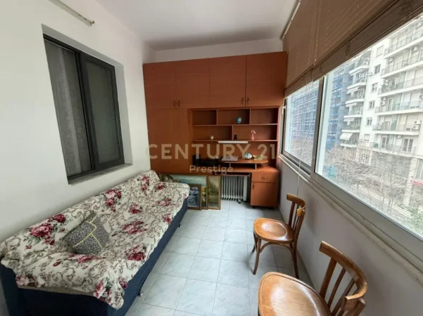 Tirane, jepet me qera apartament 2+1 Kati 4, 100 m² 749 € (bllok)