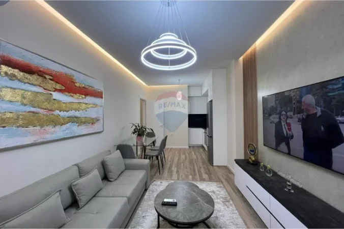 Tirane, jepet me qera apartament 1+1+Ballkon Kati 4, 70 m² 900 € (Rruga e Kosovareve)