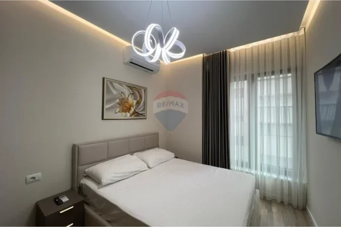 Tirane, jepet me qera apartament 1+1+Ballkon Kati 4, 70 m² 900 € (Rruga e Kosovareve)