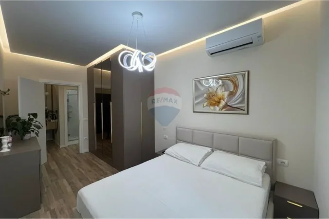 Tirane, jepet me qera apartament 1+1+Ballkon Kati 4, 70 m² 900 € (Rruga e Kosovareve)