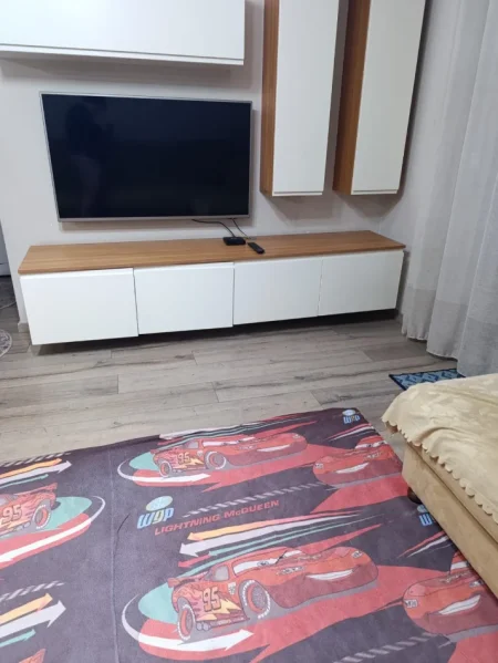Tirane, jepet me qera apartament 1+1+Ballkon Kati 5, 65 m² 500 € (Rruga e Dibres)