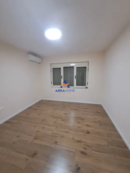 Tirane, jepet me qera zyre Kati 2, 80 m² 900 € 