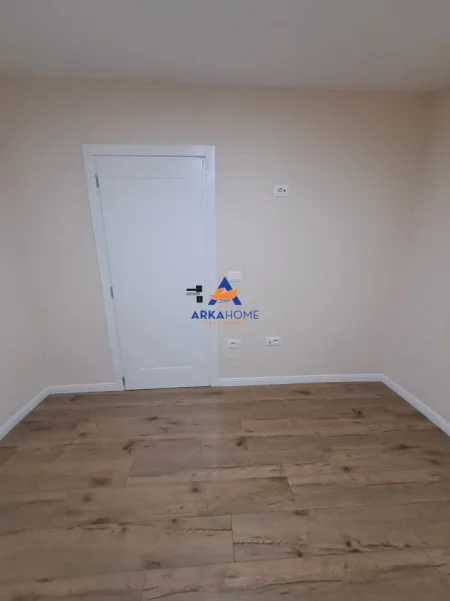 Tirane, jepet me qera zyre Kati 2, 80 m² 900 € 