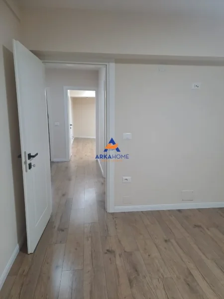 Tirane, jepet me qera zyre Kati 2, 80 m² 900 € 
