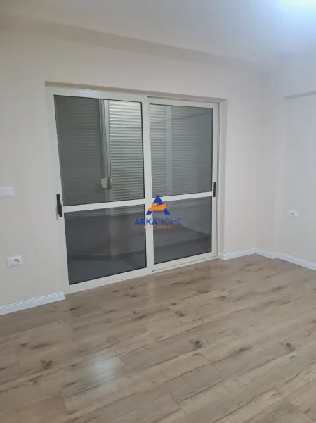 Tirane, jepet me qera zyre Kati 2, 80 m² 900 € 