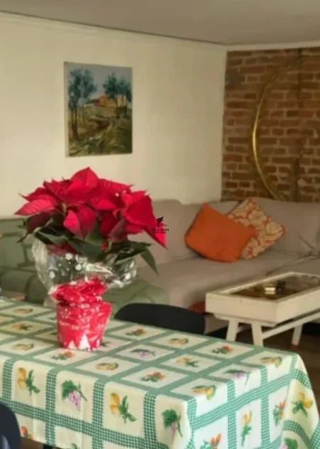 Tirane, jepet me qera garsonier Kati 3, 40 m² 400 € (RRUGA E DURRESIT)