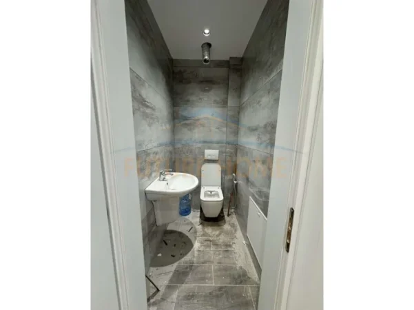 Tirane, jepet me qera ambjent biznesi Kati 1, 145 m² 1.200 € (SHKOLLA E BALETIT)