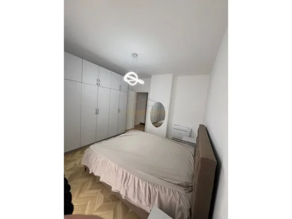 Tirane, jepet me qera apartament 1+1+Ballkon Kati 7, 69 m² 450 € (unaza e re)