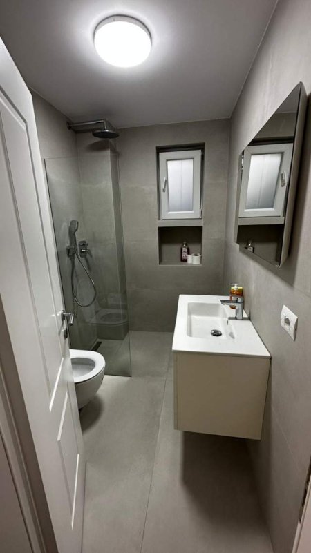 Tirane, jepet me qera apartament 1+1 52 m² 500 Euro (Rruga Dalip Zavalani)