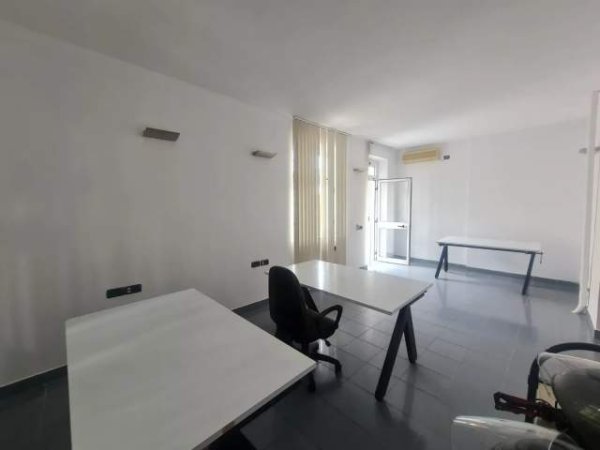 Tirane, jepet me qera zyre Kati 3, 60 m² 500 Euro (myslym shyri)