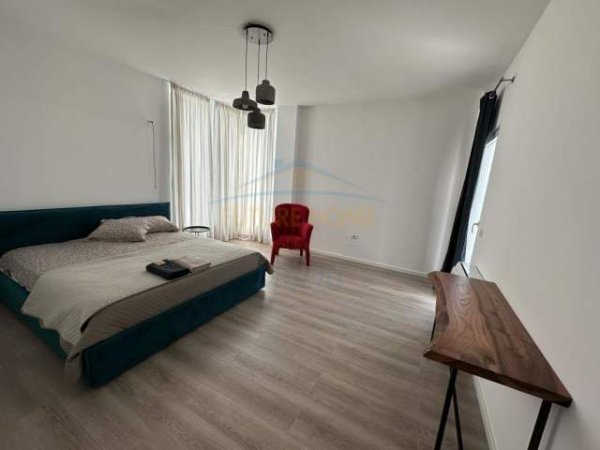 Tirane, jepet me qera Vile 3 Katshe Kati 3, 550 m² 2.500 Euro (TEG)