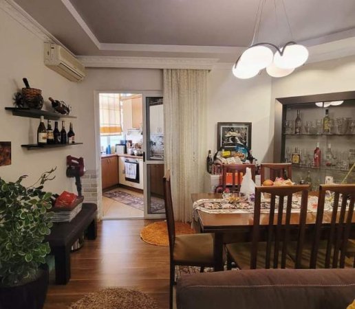 Tirane, jepet me qera apartament 2+1 Kati 21, 1.200 Euro (Liqeni)