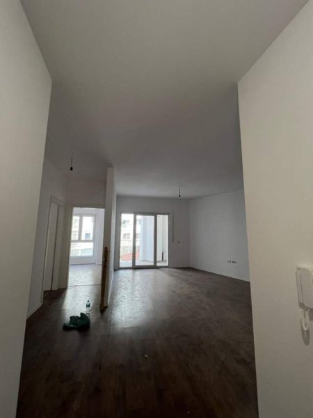 Tirane, shes apartament 2+1 Kati 2, 95 m² 217.350 Euro (RRUGA E BARRIKADES)