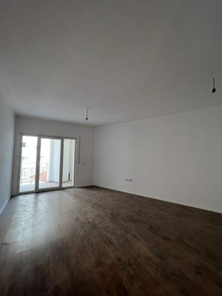 Tirane, shes apartament 2+1 Kati 2, 95 m² 217.350 Euro (RRUGA E BARRIKADES)
