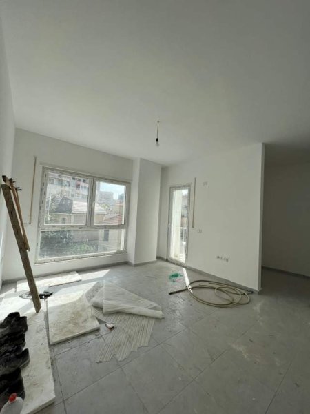 Tirane, shes apartament 1+1 Kati 1, 64 m² 147.660  (rruga e barrikadave)