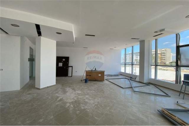 Tirane, jepet me qera dyqan Kati 1, 103 m² 900 Euro (Astir)