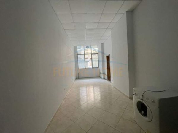 Durres, jepet me qera ambjent biznesi 40 m² 250