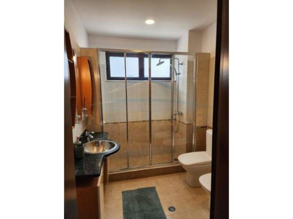 Durres, jepet me qera apartament 3+1 Kati 1, 250 m²  (Vila e Zogut, Durres)