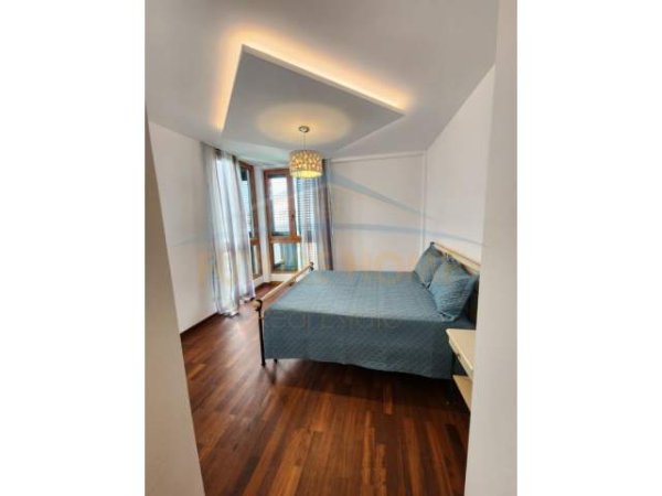 Durres, jepet me qera apartament 3+1 Kati 1, 250 m²  (Vila e Zogut, Durres)