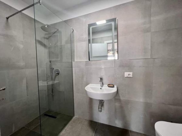 Tirane, jepet me qera apartament 2+1+BLK Kati 4, 120 m² 500  (Shkolla Cajupi)
