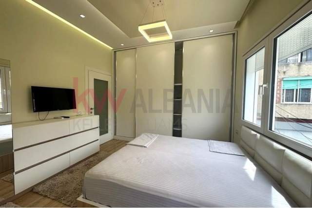 Tirane, jepet me qera apartament 2+1 Kati 2, 74 m² 500 Euro (Brryli)