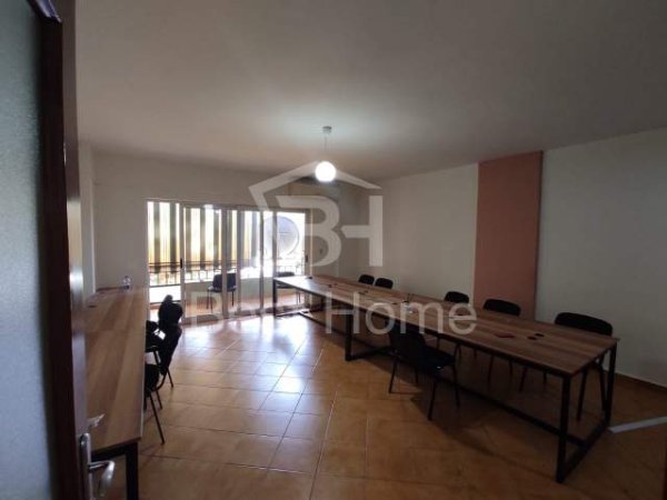 Tirane, jepet me qera zyre Kati 2, 140 m² 650 Euro (Rruga e elbasanit)