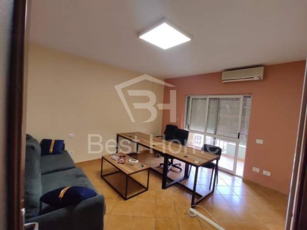 Tirane, jepet me qera zyre Kati 2, 140 m² 650 Euro (Rruga e elbasanit)