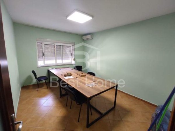 Tirane, jepet me qera zyre Kati 2, 140 m² 650 Euro (Rruga e elbasanit)