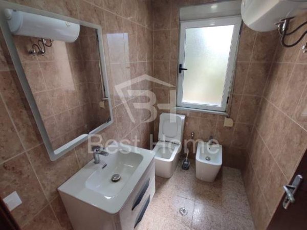 Tirane, jepet me qera zyre Kati 2, 140 m² 650 Euro (Rruga e elbasanit)