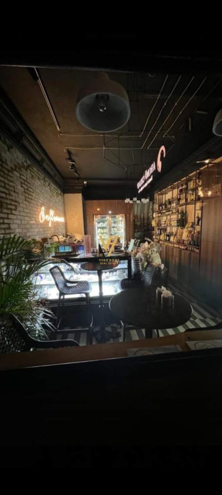 Tirane, shitet bar-kafe Kati 0, 50 m² 180.000 Euro (rruga e kavajes)