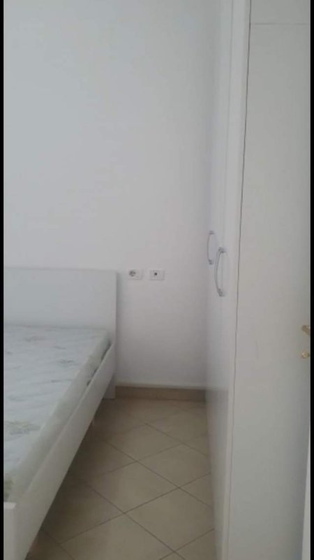 Tirane, jepet me qera apartament 1+1+BLK Kati 5, 65 m² 40.000 Leke (prane Globe)