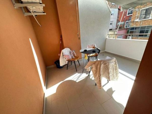 Tirane, jepet me qera apartament 1+1+BLK Kati 1, 60 m² 700 Euro (rruga Muhamet Gjollesha)