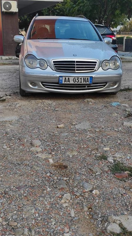 Tirane, shes makine Mercedes-Benz Viti 2005, 4.700 Euro