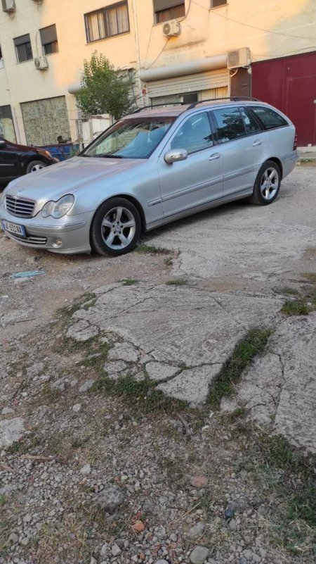 Tirane, shes makine Mercedes-Benz Viti 2005, 4.700 Euro