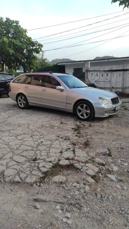 Tirane, shes makine Mercedes-Benz Viti 2005, 4.700 Euro