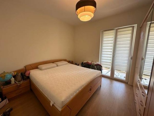 Tirane, jepet me qera apartament 2+1 Kati 2, 85 m² 900 Euro (liqeni i thate)