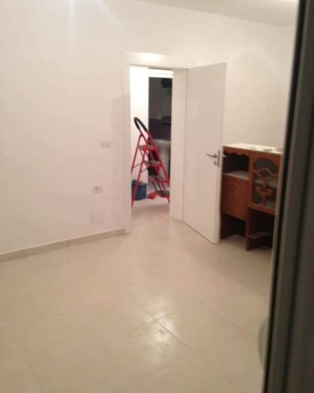 Tirane, jepet me qera apartament 3+1+BLK Kati 2, 110 m² 320 Euro (Xhamllik)