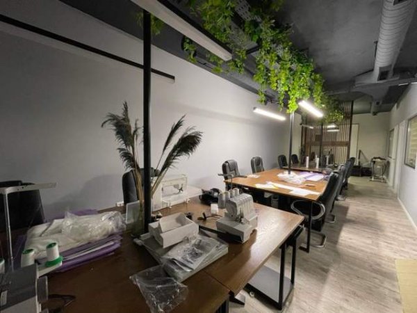 Tirane, jepet me qera zyre Kati 2, 115 m² 1.500 Euro (Kompleksi Square 21)