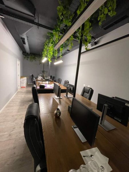 Tirane, jepet me qera zyre Kati 2, 115 m² 1.500 Euro (Kompleksi Square 21)