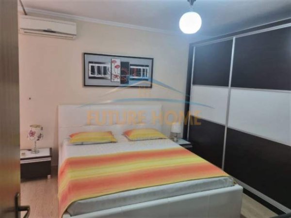 Tirane, jepet me qera apartament 2+1 Kati 7, 102 m² 600 Euro (Rruga e Barrikadave)